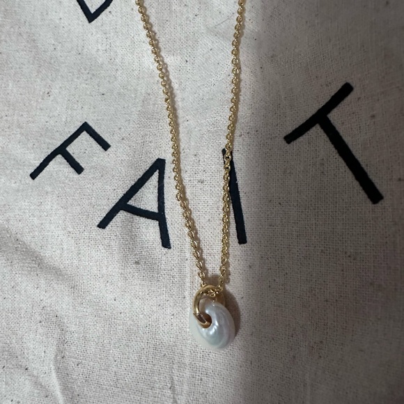 Madewell Gold Necklace with Freshwater Pearl Pendant - Picture 4 of 5